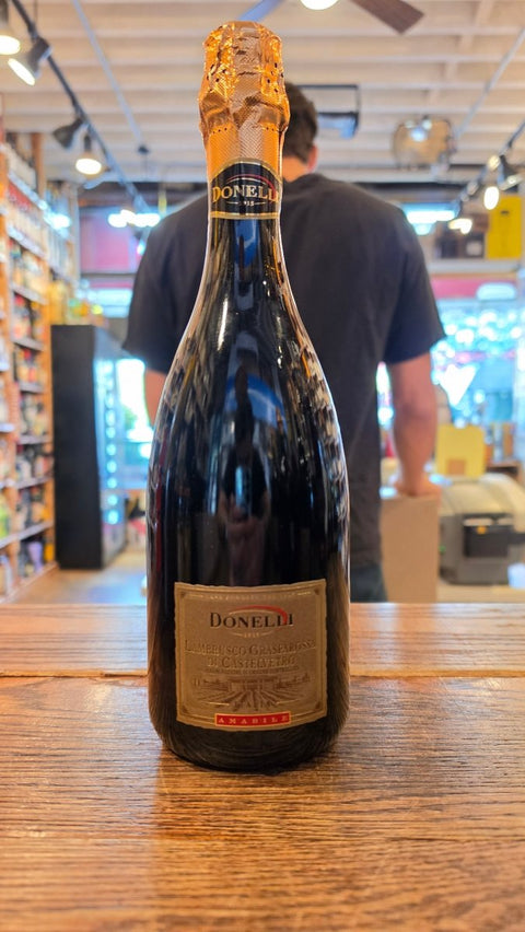 Donelli Lambrusco Grasparossa di Castelvetro Amabile 750mL - Arthur Cantina Wine & Liquor