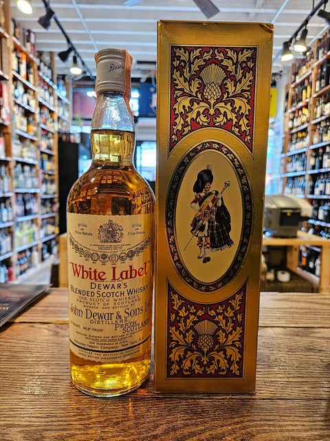 Vintage Dewars 750mL White Label - Gold Gift Box - Arthur Cantina Wine & Liquor