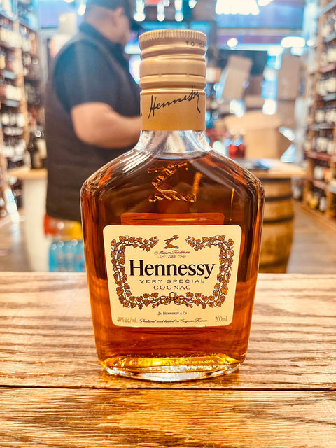 Hennessy VS 200mL - Arthur Cantina Wine & Liquor -  - #tag1# - #tag2#